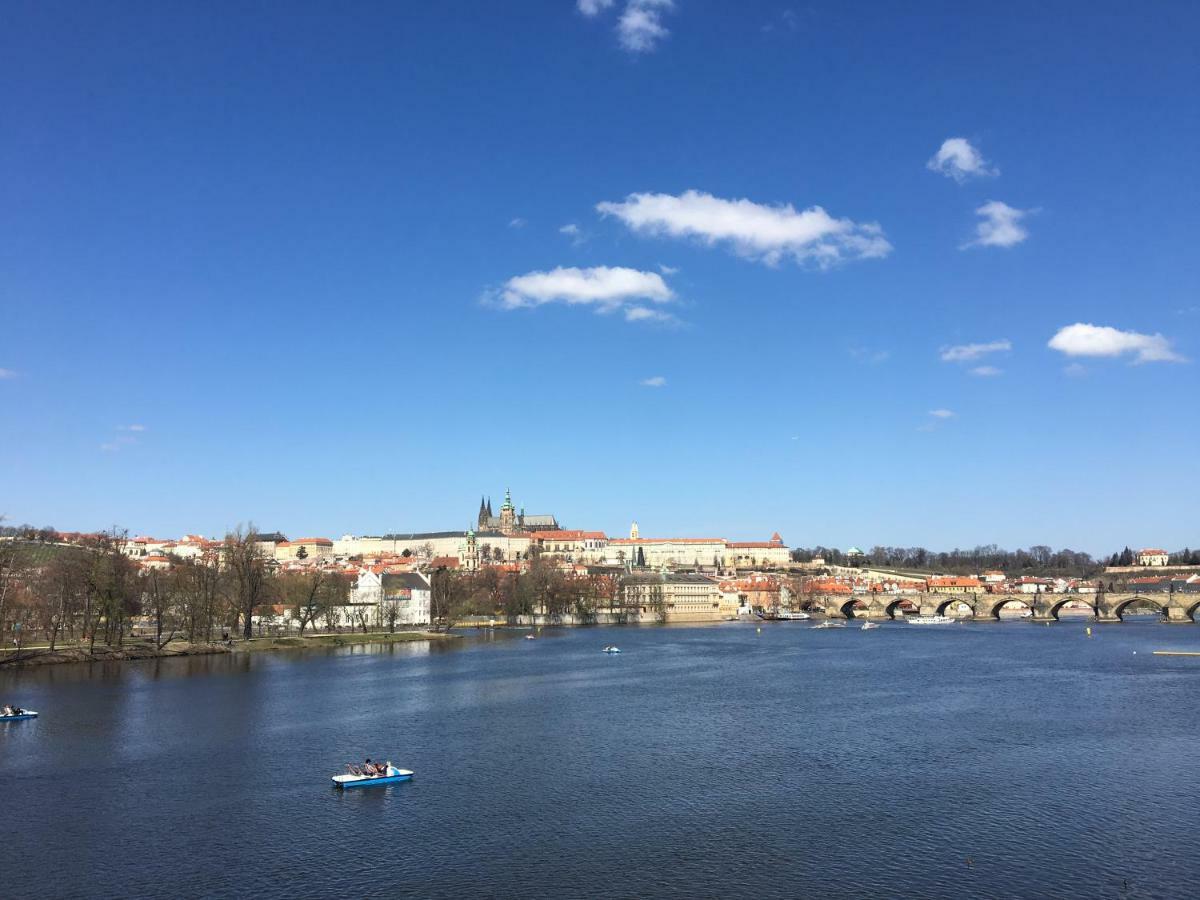 The Dancing House Residence, Two Bedroom With Balcony Near River! Appartement
