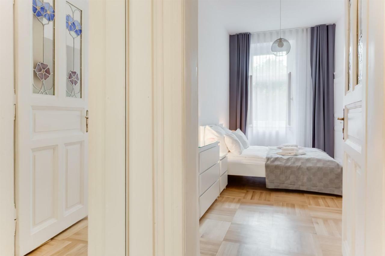Appartement The Dancing House Residence, Two Bedroom With Balcony Near River! Praag