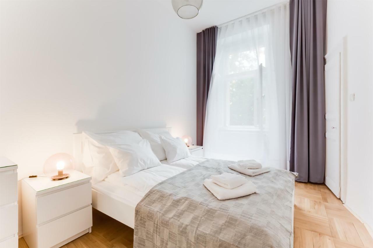 Appartement The Dancing House Residence, Two Bedroom With Balcony Near River! Praag