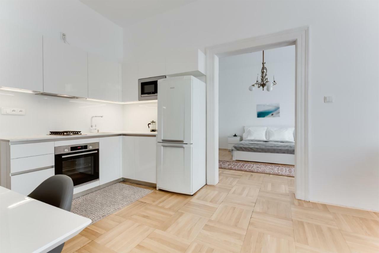 The Dancing House Residence, Two Bedroom With Balcony Near River! * Praag