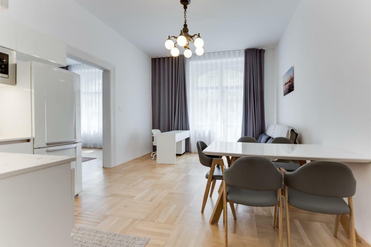 Appartement The Dancing House Residence, Two Bedroom With Balcony Near River! Praag