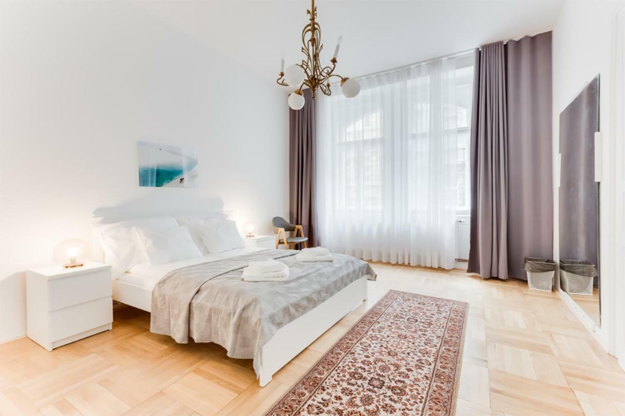 Appartement The Dancing House Residence, Two Bedroom With Balcony Near River! Praag