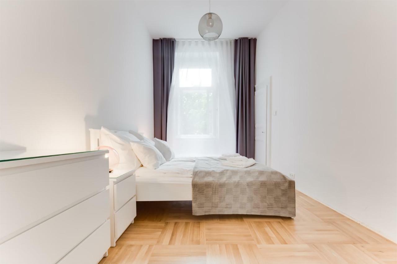 Appartement The Dancing House Residence, Two Bedroom With Balcony Near River! Praag